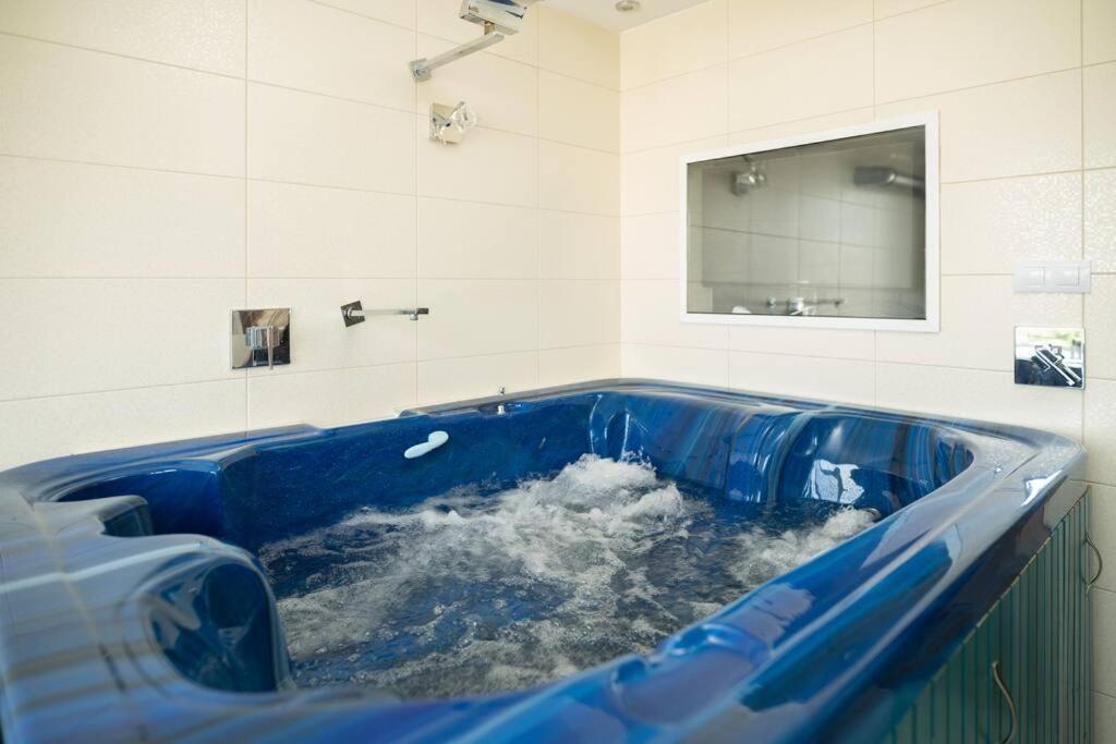 Martonfalvi Penthouse W Jacuzzi Дебрецен Экстерьер фото