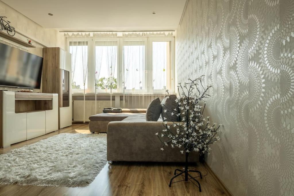 Martonfalvi Penthouse W Jacuzzi Дебрецен Экстерьер фото